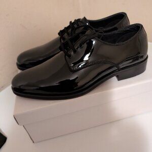 Glossy Black Oxford Shoes with Patent Leather and Closed Lacing